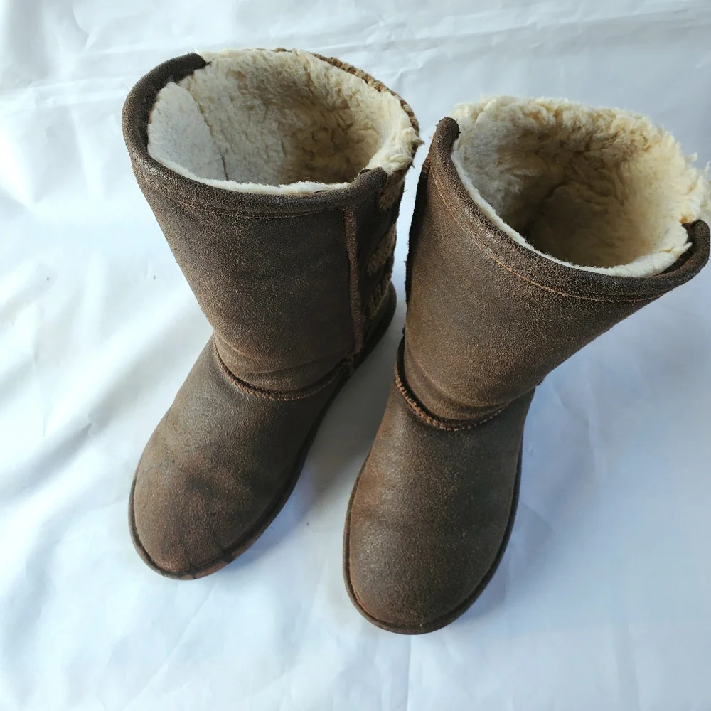 Bearpaw Brown suede distressed boots AS IS